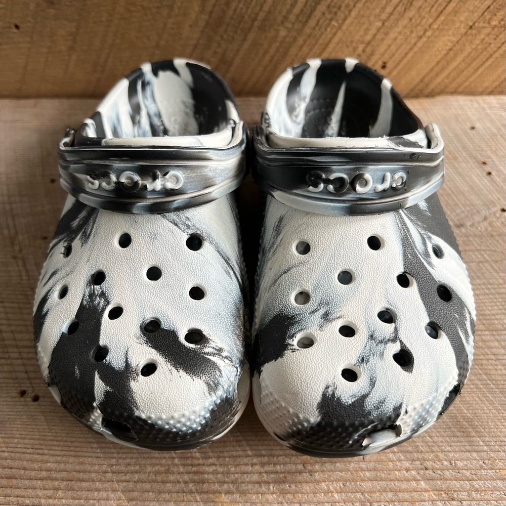 Crocs Kids Classic Marbled Clog
Child size 10
BRAND NEW NEVER WORN